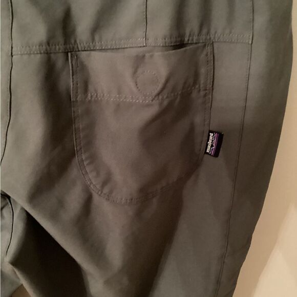 PATAGONIA SIZE 10 GRAY POLYESTER SPANDEX CROPPED PANTS HIKING CAMPING - Picture 6 of 8